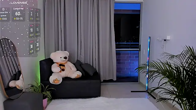 roxie gates  online show from January 31, 2025, 3:20 am