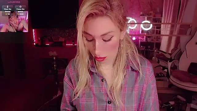 AnnieGOld  online show from September 28, 2025, 10:26 pm