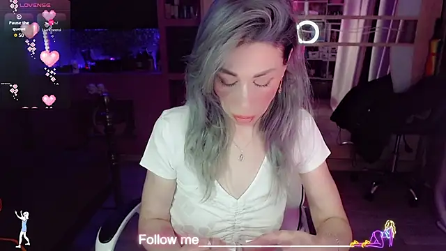 AnnieGOld  online show from February 6, 2026, 8:23 pm