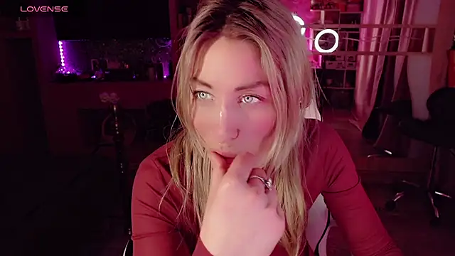 AnnieGOld  online show from April 20, 2026, 10:55 pm