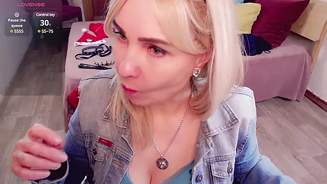  unique cam  online show from January 6, 2025, 10:02 am