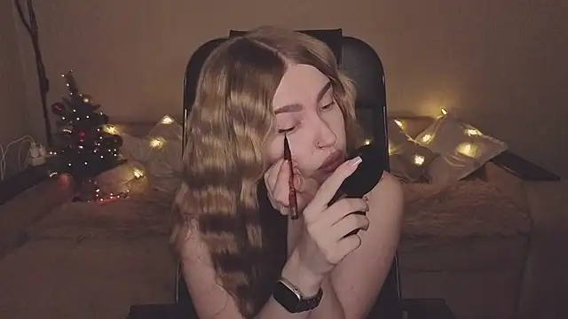 ViolettaLopez online show from December 16, 2025, 2:33 pm