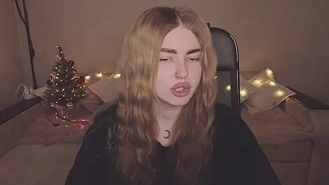 ViolettaLopez online show from December 18, 2025, 12:33 pm