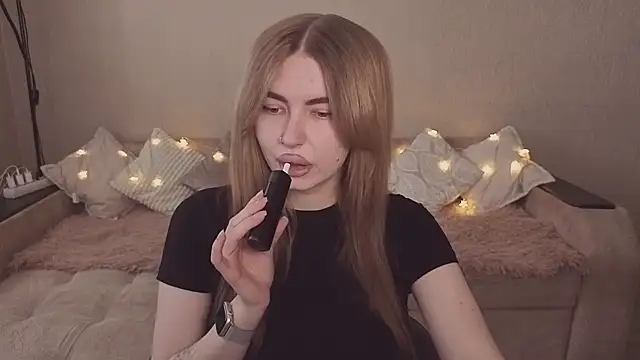 ViolettaLopez online show from April 7, 2026, 2:06 pm