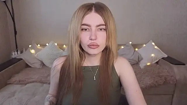ViolettaLopez online show from May 23, 2026, 12:53 pm