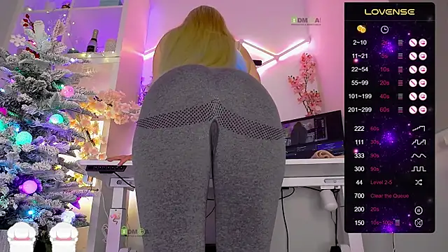 Elena-Marilyn online show from November 30, 2025, 8:57 pm