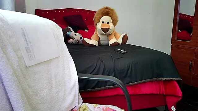 mayhott2 online show from September 11, 2025, 5:24 pm