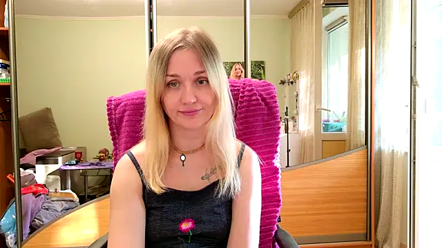 ModelEva online show from May 21, 2026, 3:19 pm