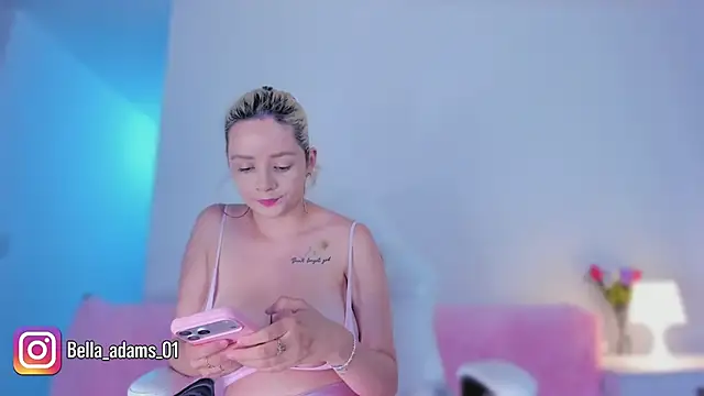 bella adams  online show from November 3, 2025, 12:02 am