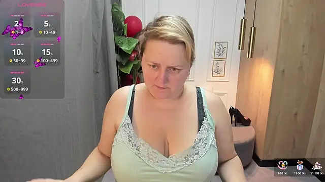 ScarlettSoft online show from November 11, 2025, 5:40 am