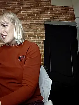  Horny milf  online show from March 16, 2025, 2:10 am