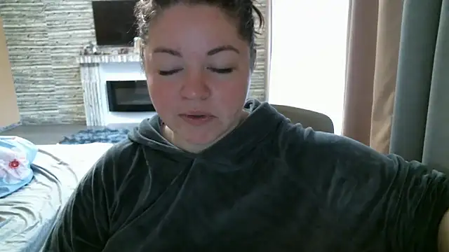 cute  cherry online show from March 10, 2025, 7:53 am