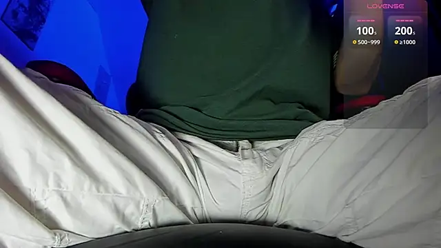 Snapshot of Alex_smith00 chatting on December 23, 2024, 2:02 am Alex smith00 online show from December 23, 2024, 2:02 am