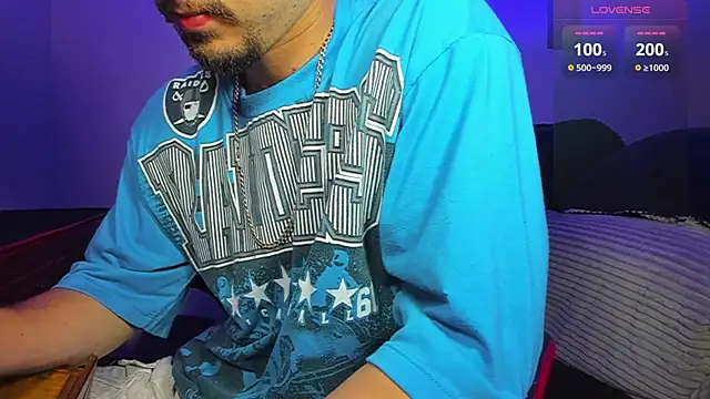 Snapshot of Alex_smith00 chatting on February 2, 2025, 11:42 pm Alex smith00 online show from February 2, 2025, 11:42 pm