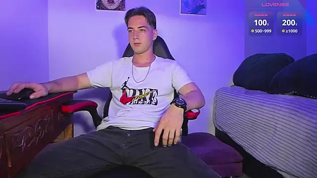 Snapshot of Alex_smith00 chatting on February 23, 2025, 1:35 am Alex smith00 online show from February 23, 2025, 1:35 am