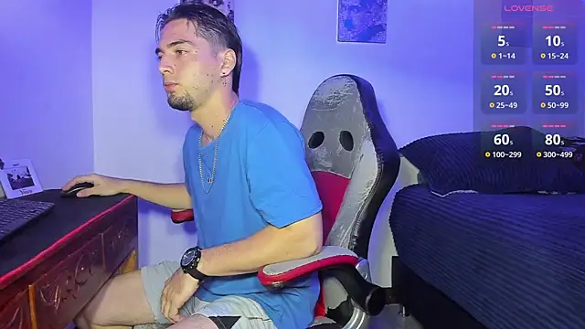 Snapshot of Alex_smith00 chatting on October 14, 2025, 11:05 pm Alex smith00 online show from October 14, 2025, 11:05 pm