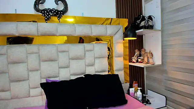 bigass monic online show from March 19, 2025, 3:30 am