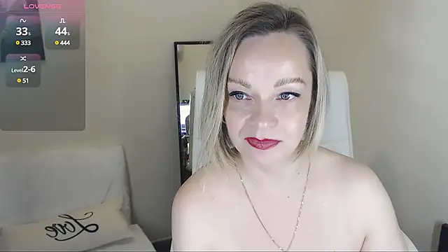 Snapshot of Tilly_Eliot chatting on December 30, 2024, 7:11 pm Tilly Eliot online show from December 30, 2024, 7:11 pm