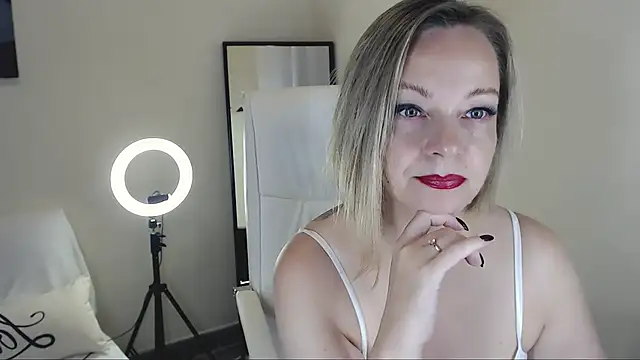 Snapshot of Tilly_Eliot chatting on January 30, 2025, 4:24 pm Tilly Eliot online show from January 30, 2025, 4:24 pm