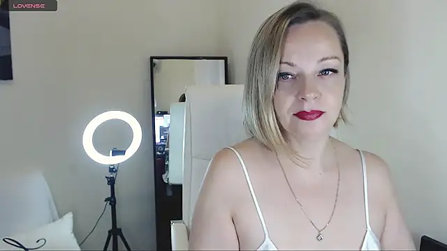 Snapshot of Tilly_Eliot chatting on February 3, 2025, 4:20 pm Tilly Eliot online show from February 3, 2025, 4:20 pm