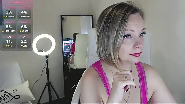 Snapshot of Tilly_Eliot chatting on February 4, 2025, 5:34 pm Tilly Eliot online show from February 4, 2025, 5:34 pm