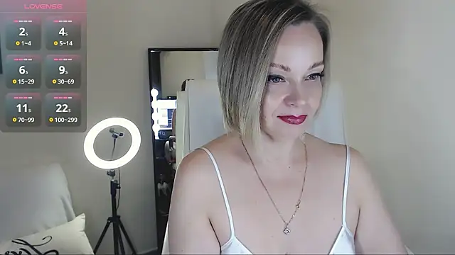 Snapshot of Tilly_Eliot chatting on February 20, 2025, 4:46 pm Tilly Eliot online show from February 20, 2025, 4:46 pm