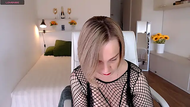 Snapshot of Tilly_Eliot chatting on September 16, 2025, 7:59 pm Tilly Eliot online show from September 16, 2025, 7:59 pm