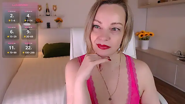 Snapshot of Tilly_Eliot chatting on September 20, 2025, 7:15 pm Tilly Eliot online show from September 20, 2025, 7:15 pm