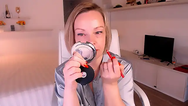 Tilly Eliot online show from October 24, 2025, 3:08 pm