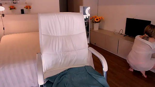 Tilly Eliot online show from December 4, 2025, 7:11 pm