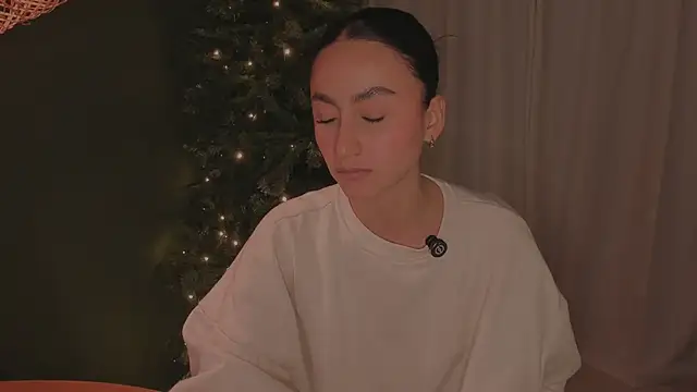  Amatista online show from December 22, 2025, 1:24 am