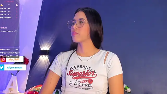 Snapshot of alysson_18 chatting on December 18, 2024, 5:31 pm alysson 18 online show from December 18, 2024, 5:31 pm