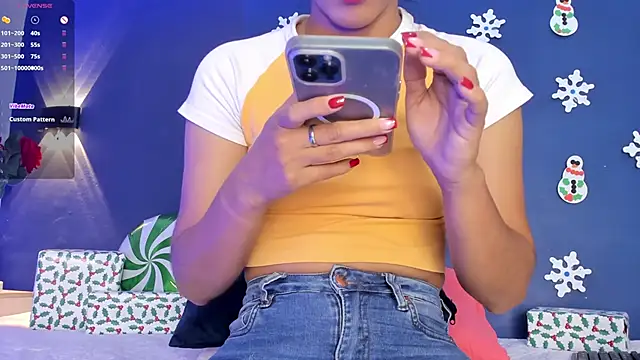 Snapshot of alysson_18 chatting on December 19, 2024, 2:02 pm alysson 18 online show from December 19, 2024, 2:02 pm