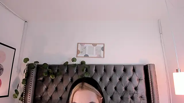 Snapshot of Kim_Blane chatting on December 30, 2024, 3:47 am Kim Blane online show from December 30, 2024, 3:47 am