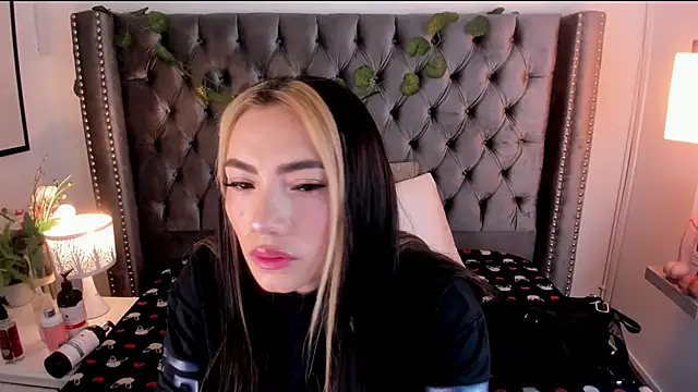 Snapshot of Kim_Blane chatting on February 2, 2025, 2:59 am Kim Blane online show from February 2, 2025, 2:59 am