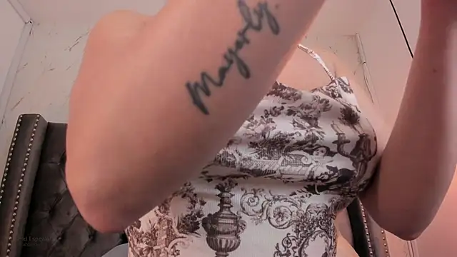 Snapshot of Kim_Blane chatting on October 7, 2025, 3:36 am Kim Blane online show from October 7, 2025, 3:36 am