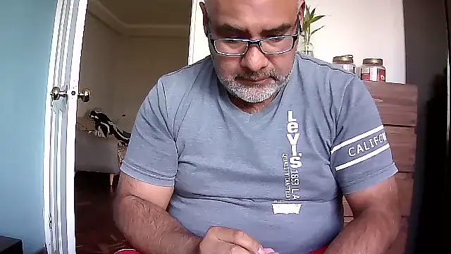 Snapshot of PhillDrake11 chatting on May 29, 2026, 3:43 pm PhillDrake11 online show from May 29, 2026, 3:43 pm