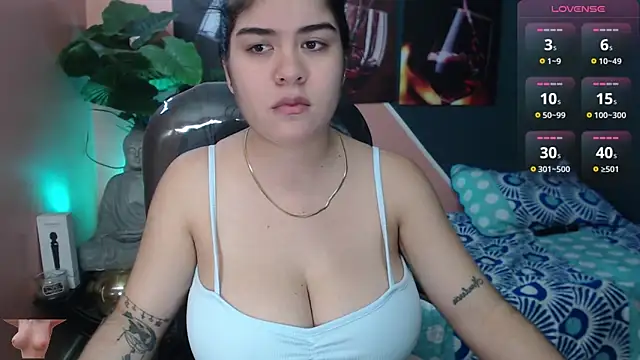 Snapshot of pearl_weet chatting on February 9, 2025, 5:33 pm pearl weet online show from February 9, 2025, 5:33 pm
