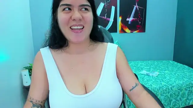 Snapshot of pearl_weet chatting on February 22, 2025, 5:46 pm pearl weet online show from February 22, 2025, 5:46 pm