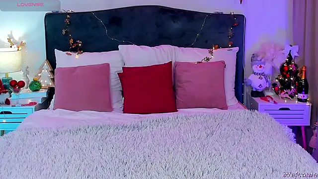 MiaMuse online show from December 18, 2025, 1:17 pm