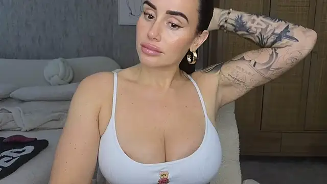 LibbyLoveHeartx online show from November 6, 2025, 11:33 am