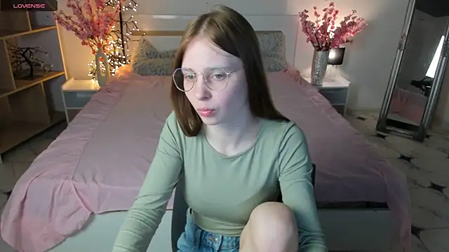 CharmedDoll online show from March 21, 2025, 2:40 pm