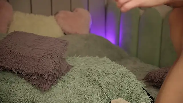 VickySecret96 online show from February 27, 2025, 9:36 pm