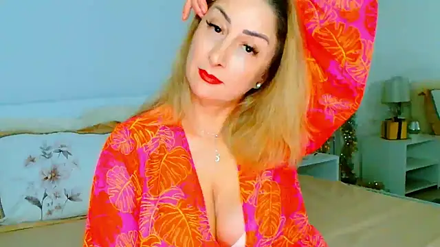 Snapshot of Tyana40 chatting on January 28, 2025, 5:43 am Tyana40 online show from January 28, 2025, 5:43 am