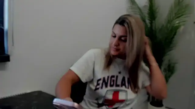 Snapshot of NicolePlay chatting on May 30, 2026, 3:25 am NicolePlay online show from May 30, 2026, 3:25 am