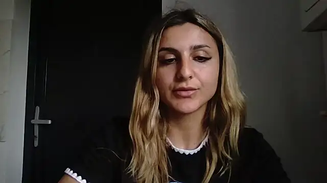 Snapshot of NicolePlay chatting on June 3, 2026, 1:36 pm NicolePlay online show from June 3, 2026, 1:36 pm