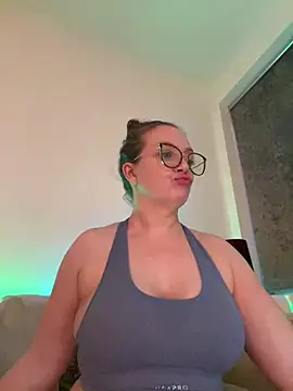 Snapshot of FemDom_RubyKnightXXO chatting on July 7, 2026, 9:19 pm FemDom RubyKnightXXO online show from July 7, 2026, 9:19 pm
