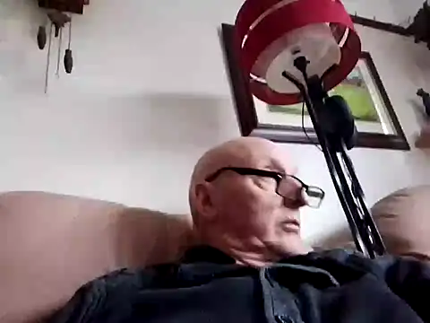 keeenn11 online show from February 12, 2025, 2:10 pm