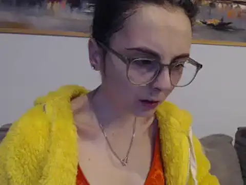 cleophee online show from February 19, 2025, 6:44 am