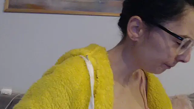 Snapshot of cleophee chatting on March 2, 2026, 6:25 am cleophee online show from March 2, 2026, 6:25 am